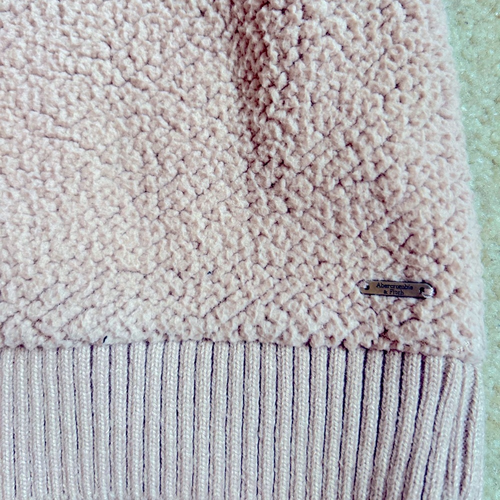 pink small Abercrombie & Fitch sweater